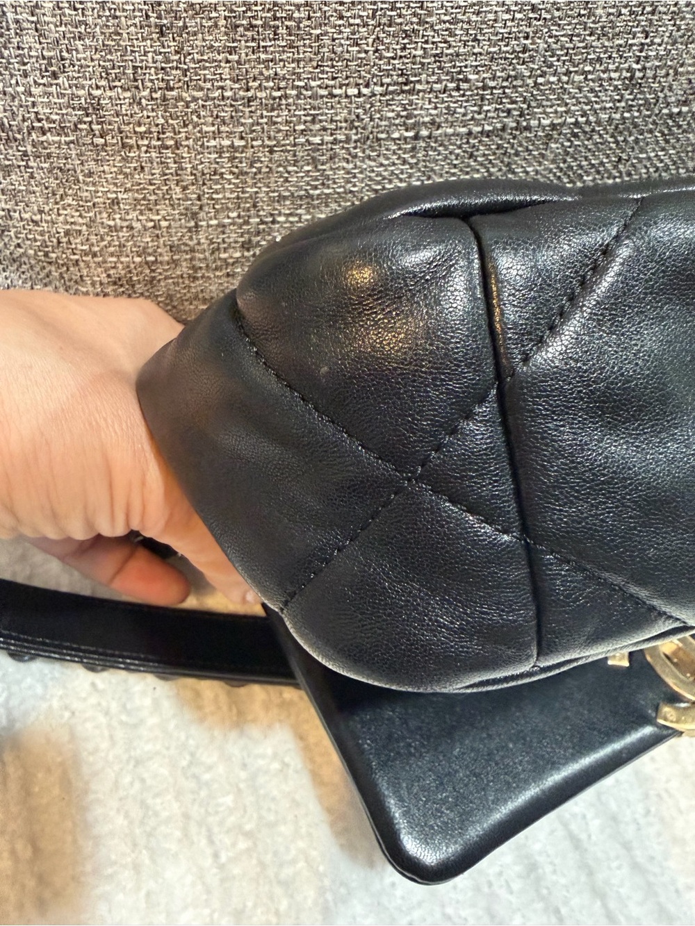 CHANEL Black Quilted Leather Shoulder Bag with Gold Hardware - Picture 10 of 16